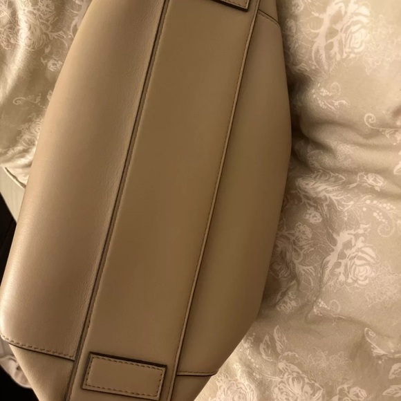 Authentic Givenchy Soft Leather Antigona Bag - Picture 3 of 6